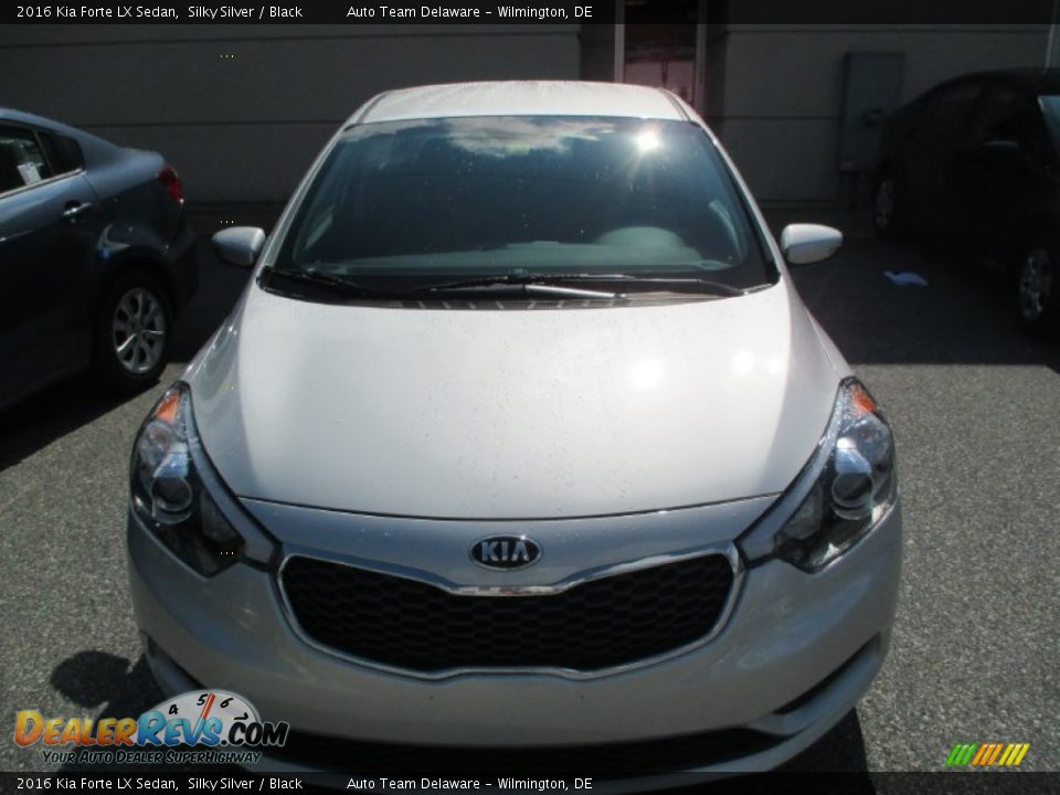 2016 Kia Forte LX Sedan Silky Silver / Black Photo #2