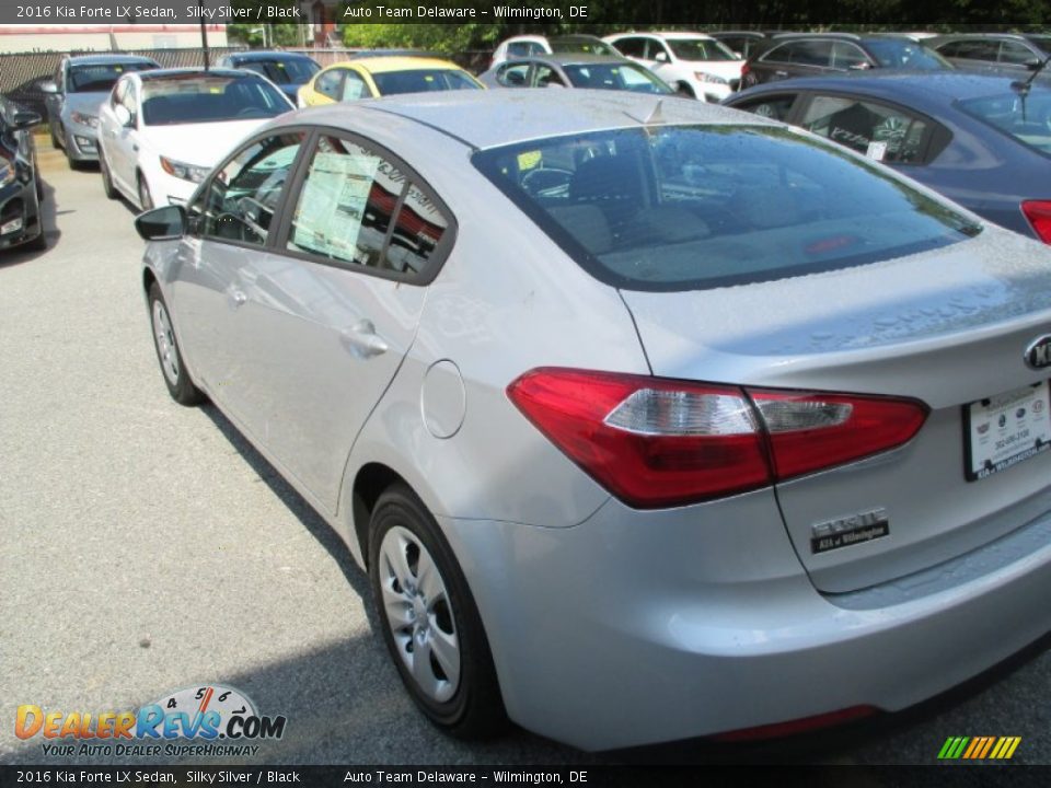 2016 Kia Forte LX Sedan Silky Silver / Black Photo #3