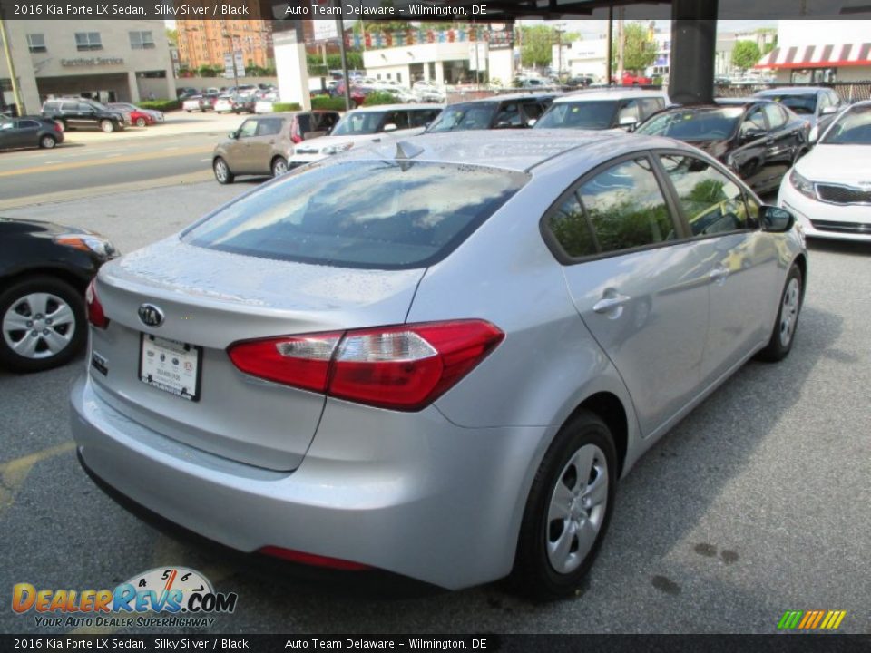 2016 Kia Forte LX Sedan Silky Silver / Black Photo #4