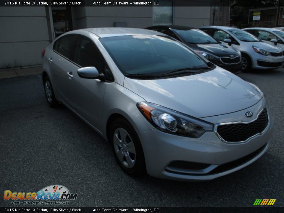 2016 Kia Forte LX Sedan Silky Silver / Black Photo #5