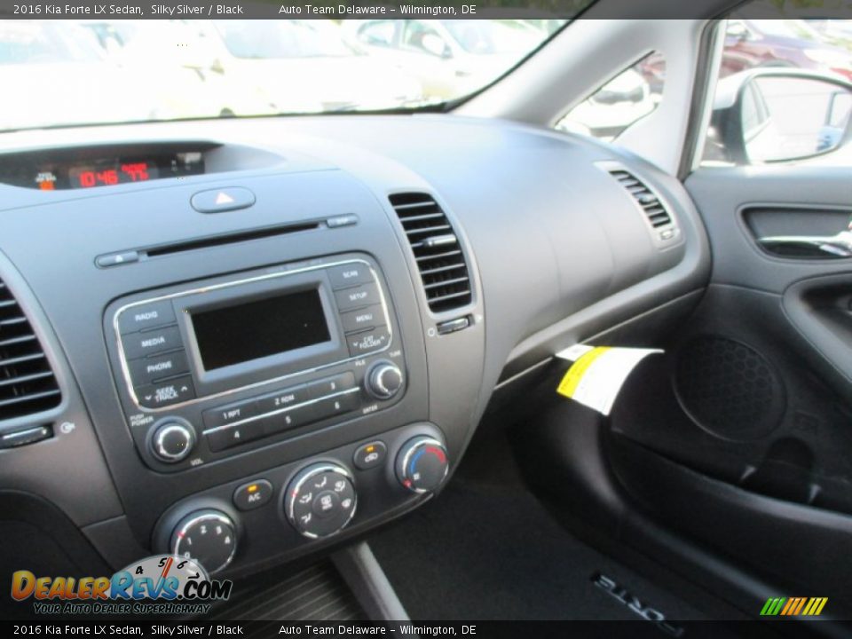 2016 Kia Forte LX Sedan Silky Silver / Black Photo #7