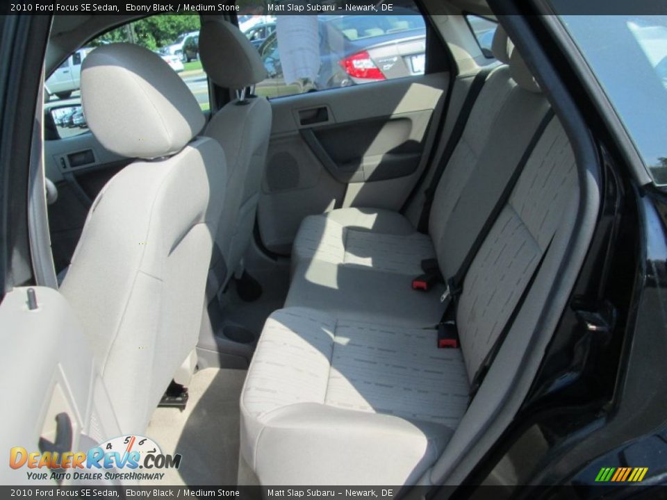 2010 Ford Focus SE Sedan Ebony Black / Medium Stone Photo #20