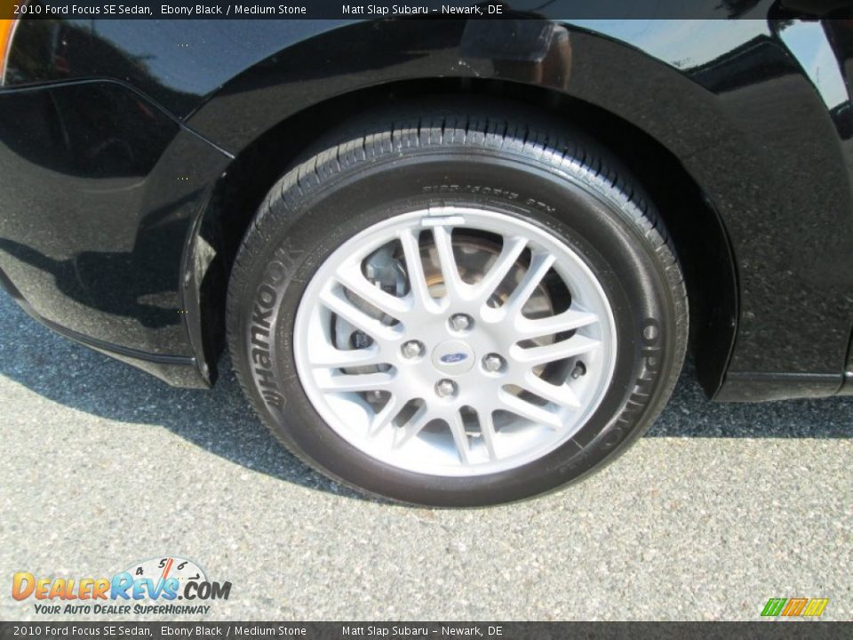 2010 Ford Focus SE Sedan Ebony Black / Medium Stone Photo #21