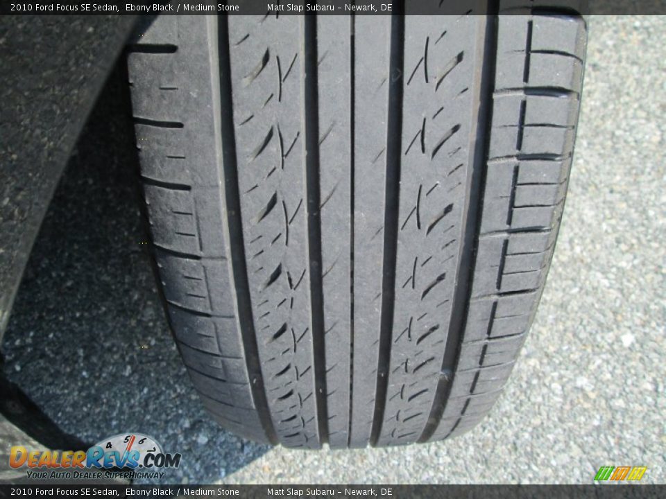 2010 Ford Focus SE Sedan Ebony Black / Medium Stone Photo #22