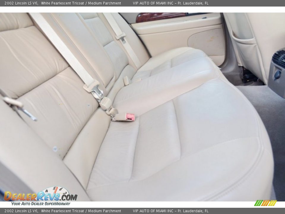 2002 Lincoln LS V6 White Pearlescent Tricoat / Medium Parchment Photo #20