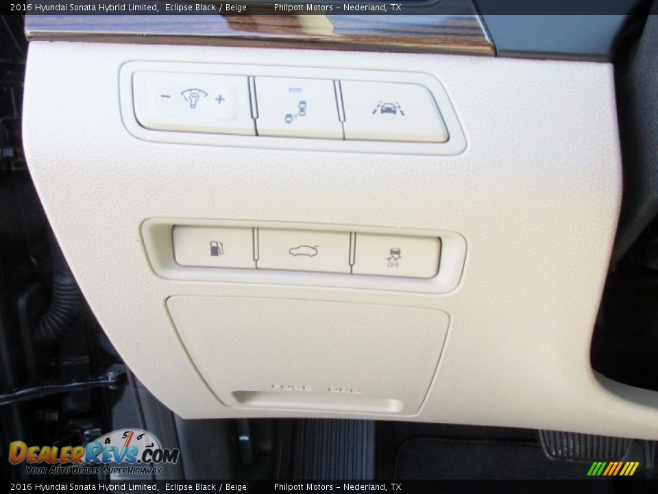 Controls of 2016 Hyundai Sonata Hybrid Limited Photo #35
