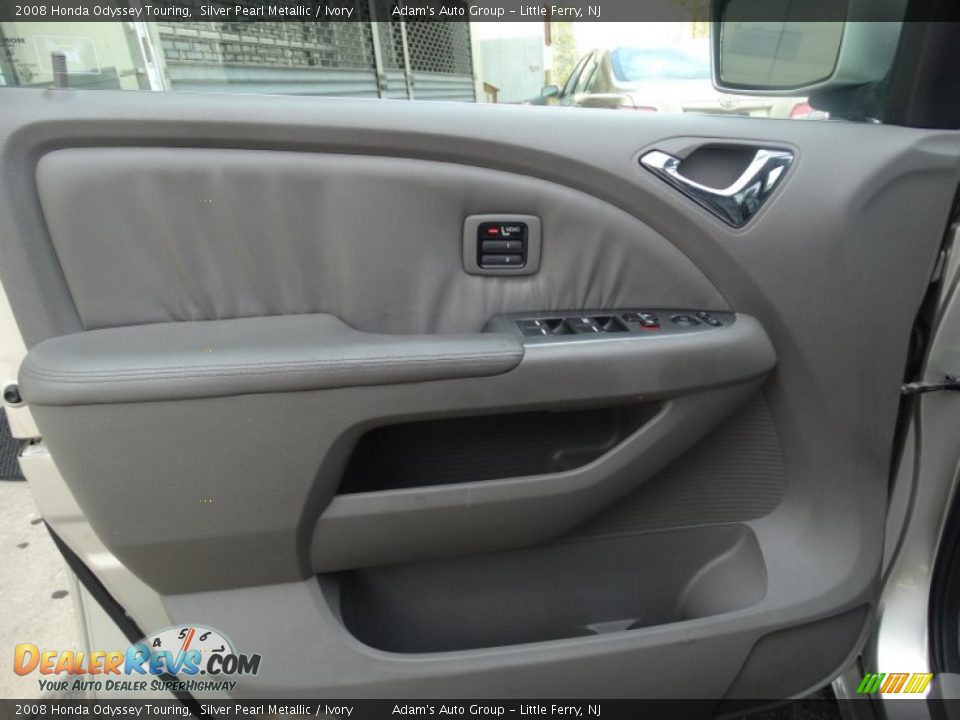 2008 Honda Odyssey Touring Silver Pearl Metallic / Ivory Photo #8