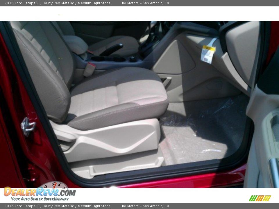 2016 Ford Escape SE Ruby Red Metallic / Medium Light Stone Photo #18