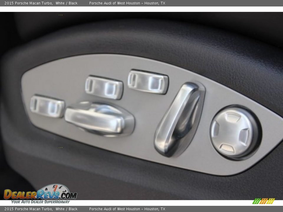 Controls of 2015 Porsche Macan Turbo Photo #17
