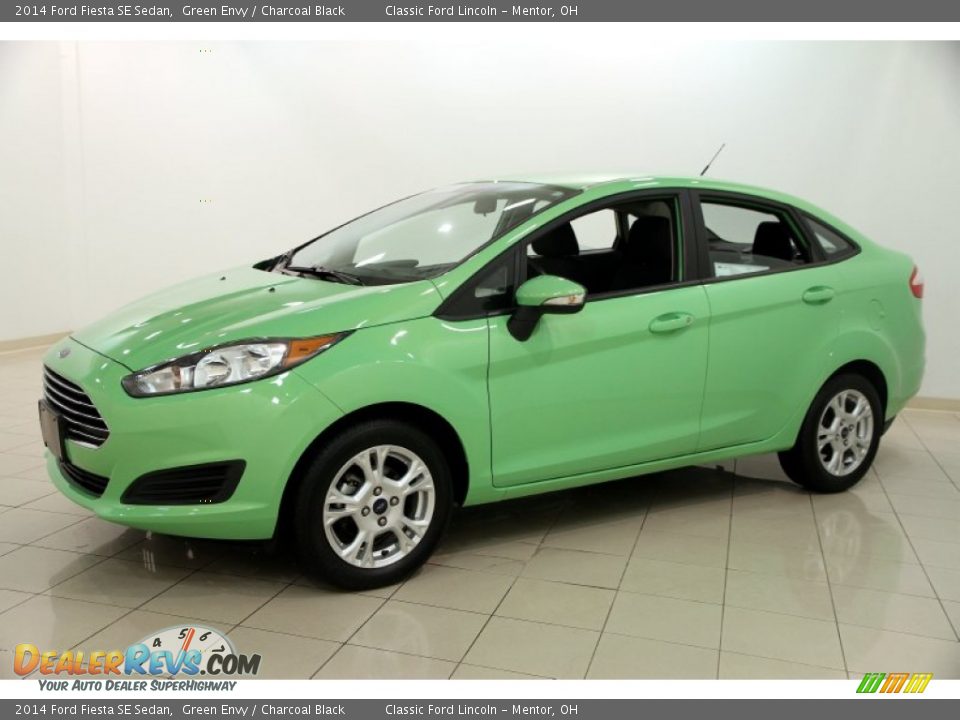 Front 3/4 View of 2014 Ford Fiesta SE Sedan Photo #3