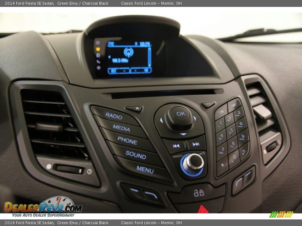 Controls of 2014 Ford Fiesta SE Sedan Photo #8