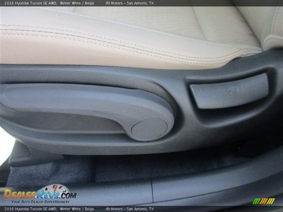 Controls of 2016 Hyundai Tucson SE AWD Photo #14