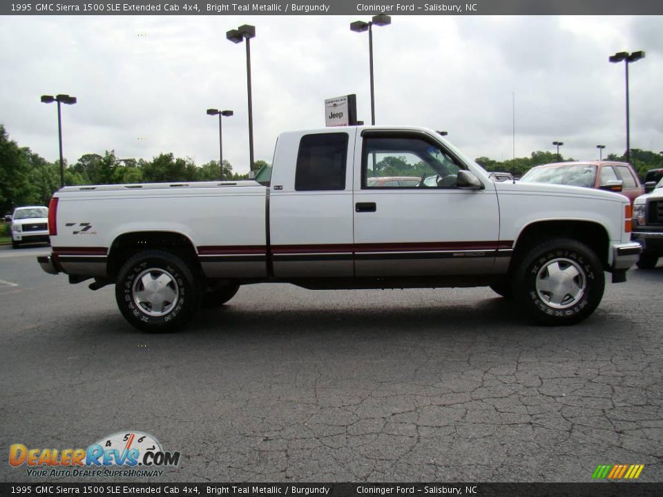 1995 GMC Sierra 1500 SLE Extended Cab 4x4 Bright Teal Metallic / Burgundy Photo #2