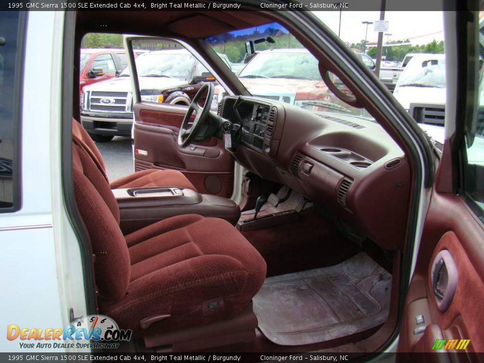 1995 GMC Sierra 1500 SLE Extended Cab 4x4 Bright Teal Metallic / Burgundy Photo #10
