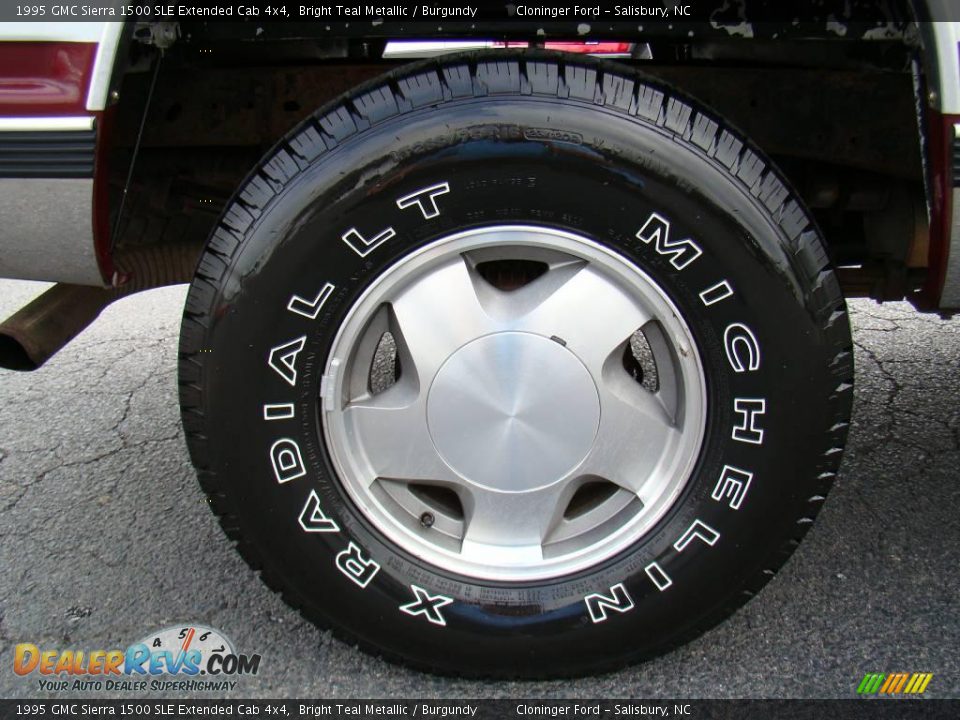 1995 GMC Sierra 1500 SLE Extended Cab 4x4 Bright Teal Metallic / Burgundy Photo #12