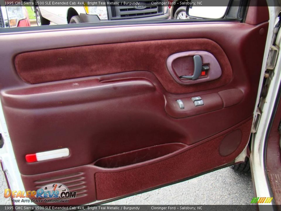 1995 GMC Sierra 1500 SLE Extended Cab 4x4 Bright Teal Metallic / Burgundy Photo #13