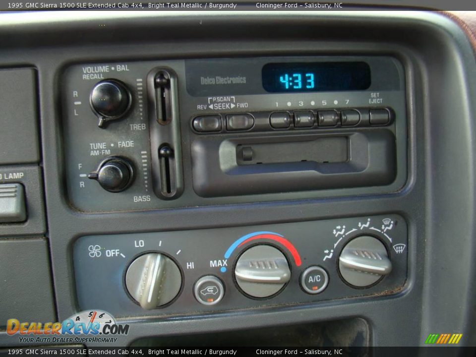 1995 GMC Sierra 1500 SLE Extended Cab 4x4 Bright Teal Metallic / Burgundy Photo #16