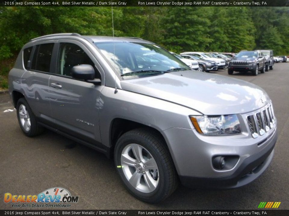 Front 3/4 View of 2016 Jeep Compass Sport 4x4 Photo #9