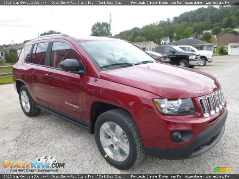 Front 3/4 View of 2016 Jeep Compass Sport 4x4 Photo #12
