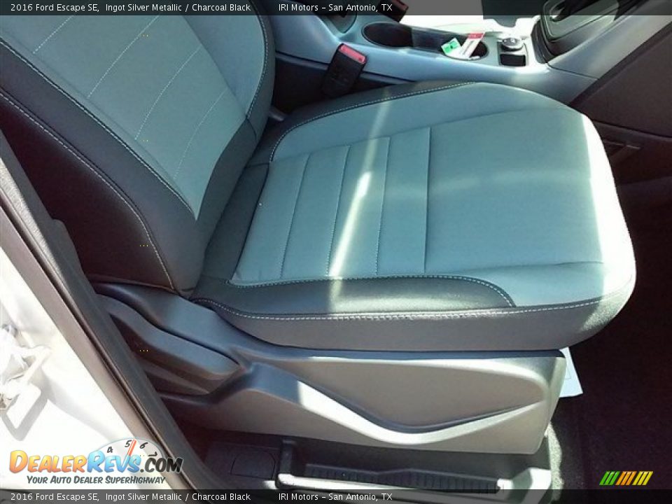 2016 Ford Escape SE Ingot Silver Metallic / Charcoal Black Photo #23