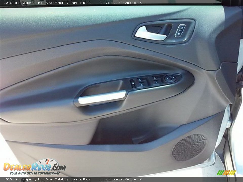 2016 Ford Escape SE Ingot Silver Metallic / Charcoal Black Photo #30