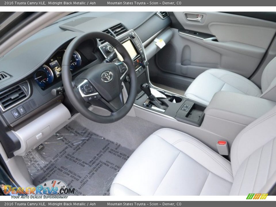 Ash Interior - 2016 Toyota Camry XLE Photo #5