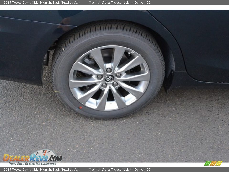 2016 Toyota Camry XLE Midnight Black Metallic / Ash Photo #9