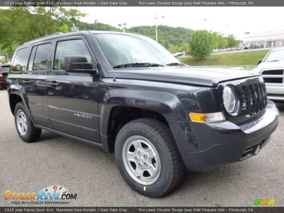 Front 3/4 View of 2016 Jeep Patriot Sport 4x4 Photo #9
