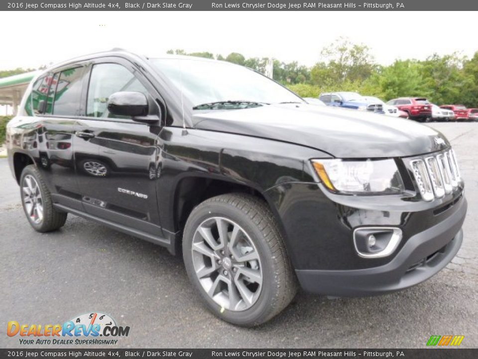 Front 3/4 View of 2016 Jeep Compass High Altitude 4x4 Photo #7