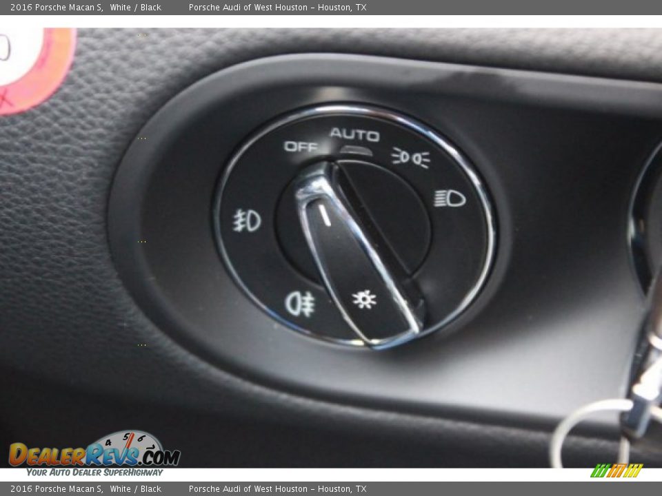 2016 Porsche Macan S White / Black Photo #32