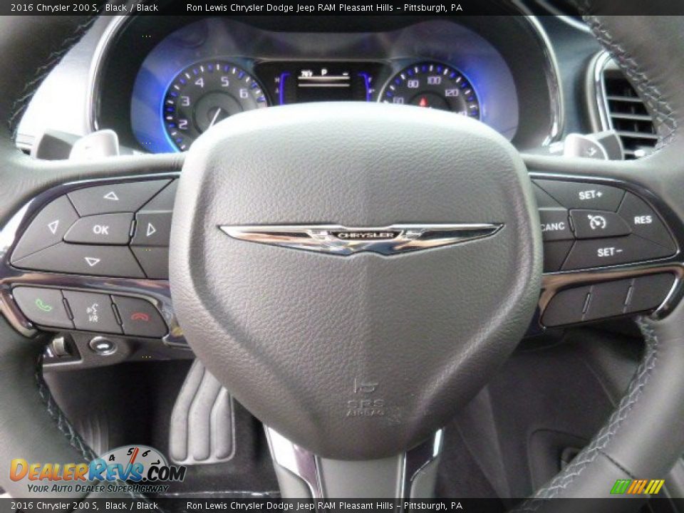 Controls of 2016 Chrysler 200 S Photo #17