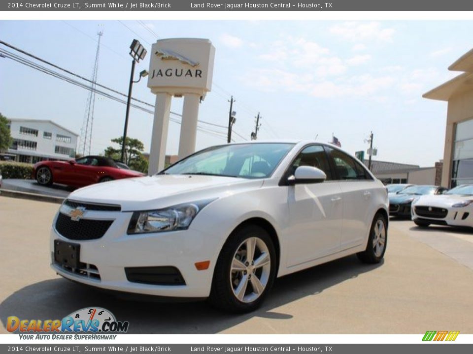 Front 3/4 View of 2014 Chevrolet Cruze LT Photo #6