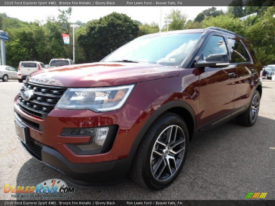 Front 3/4 View of 2016 Ford Explorer Sport 4WD Photo #8