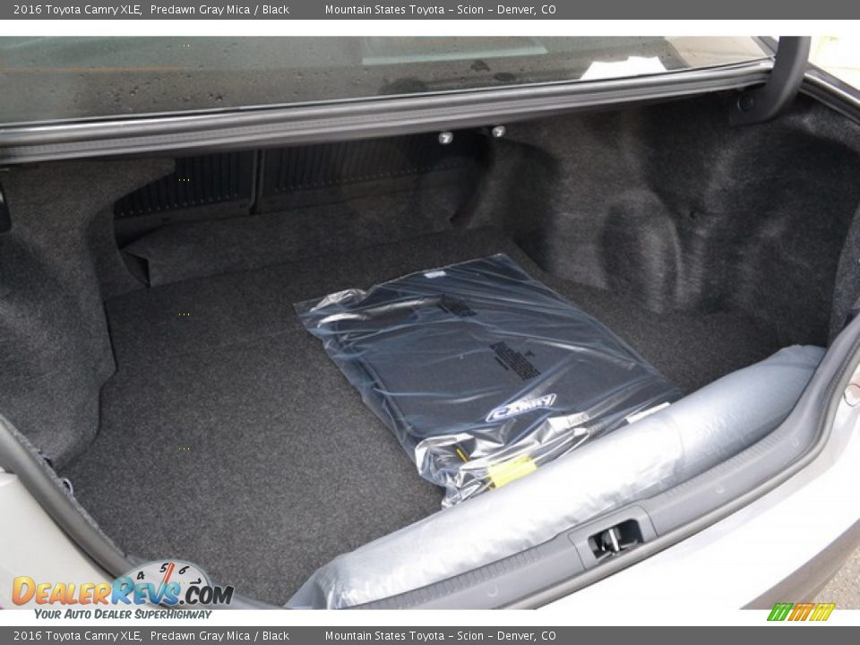 2016 Toyota Camry XLE Trunk Photo #8