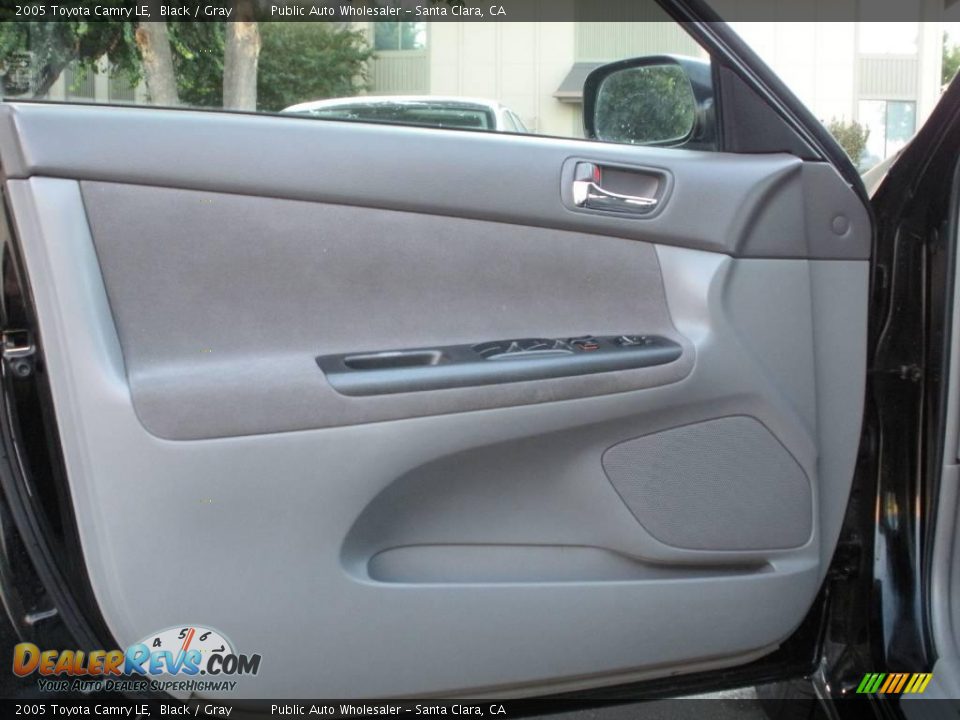 2005 Toyota Camry LE Black / Gray Photo #36