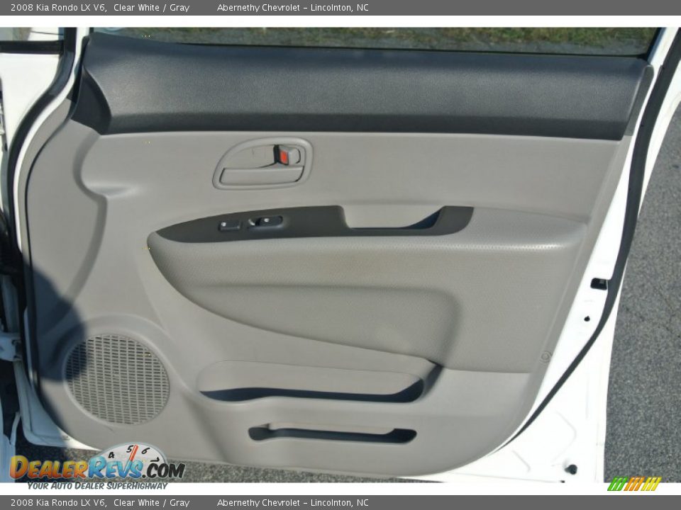 2008 Kia Rondo LX V6 Clear White / Gray Photo #21