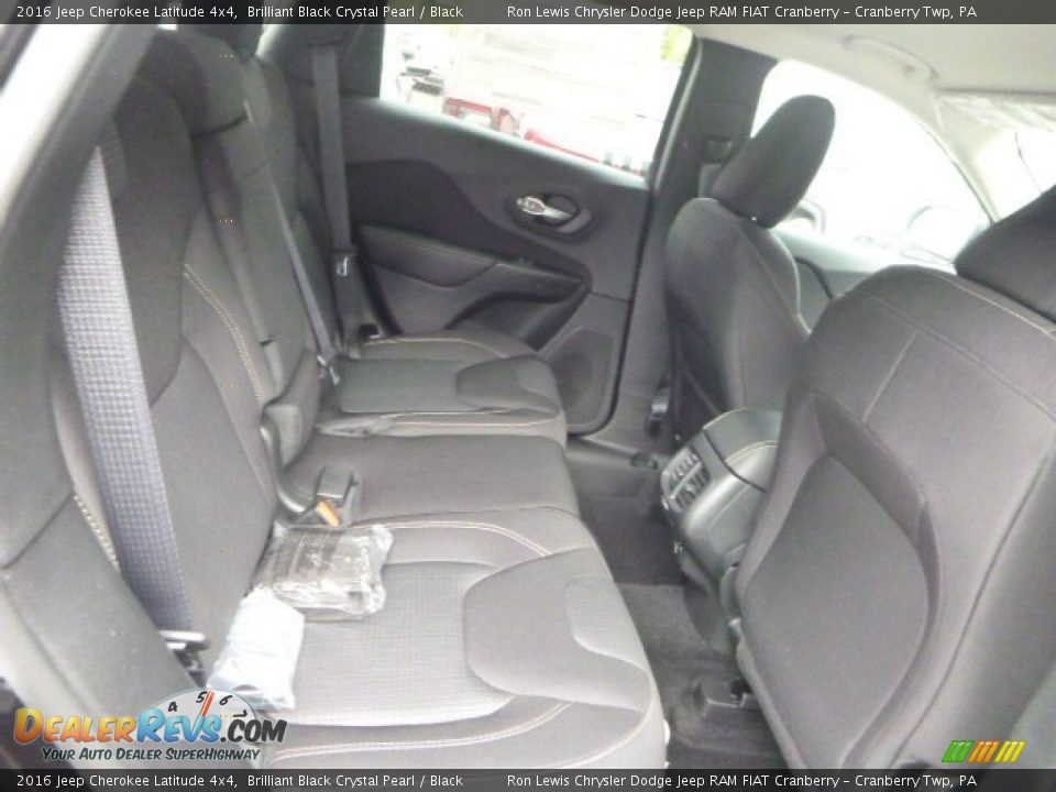 2016 Jeep Cherokee Latitude 4x4 Brilliant Black Crystal Pearl / Black Photo #10