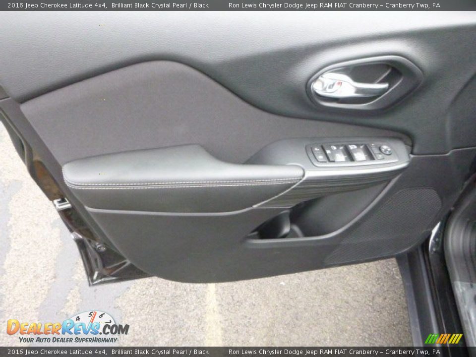 2016 Jeep Cherokee Latitude 4x4 Brilliant Black Crystal Pearl / Black Photo #14