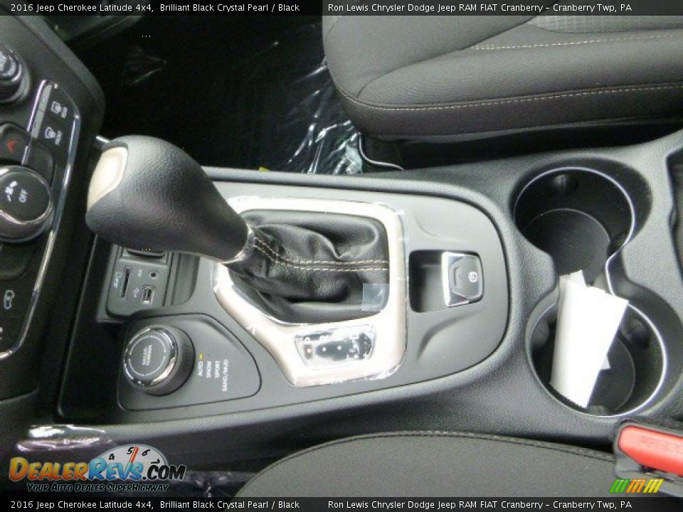 2016 Jeep Cherokee Latitude 4x4 Brilliant Black Crystal Pearl / Black Photo #15