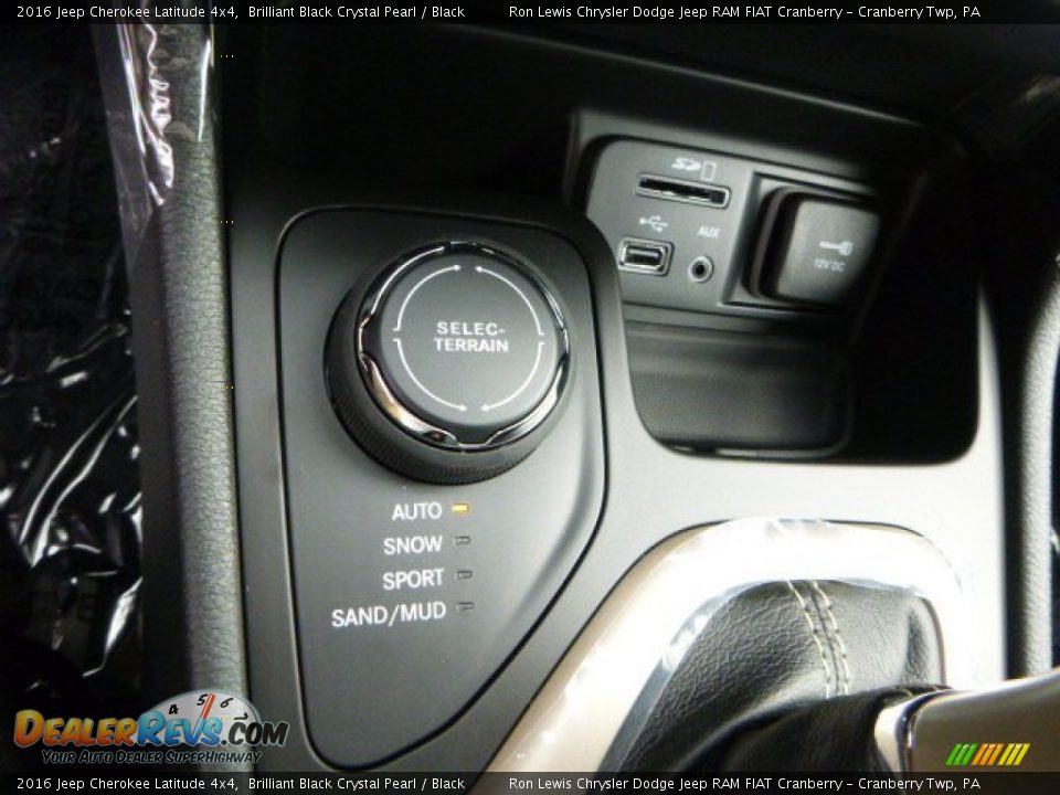 2016 Jeep Cherokee Latitude 4x4 Brilliant Black Crystal Pearl / Black Photo #19