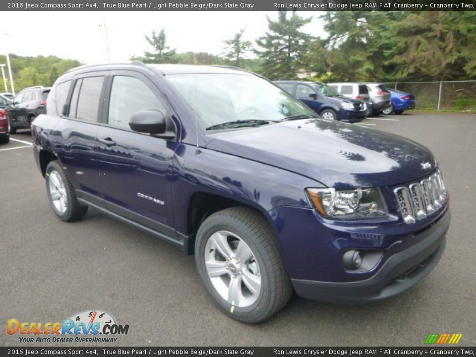 Front 3/4 View of 2016 Jeep Compass Sport 4x4 Photo #10