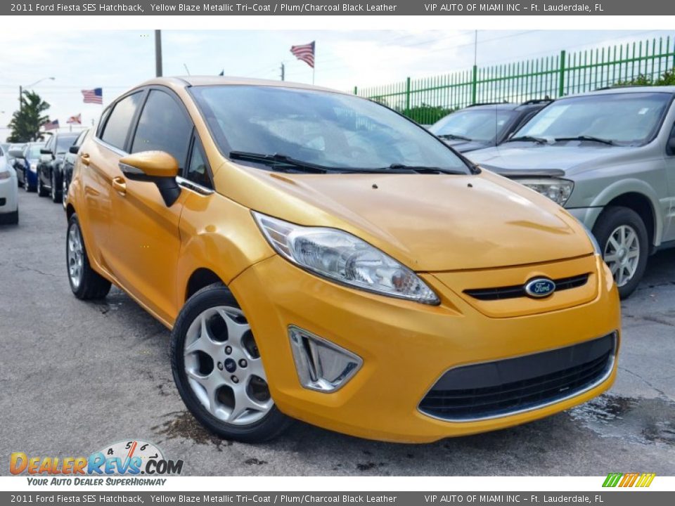 Front 3/4 View of 2011 Ford Fiesta SES Hatchback Photo #1