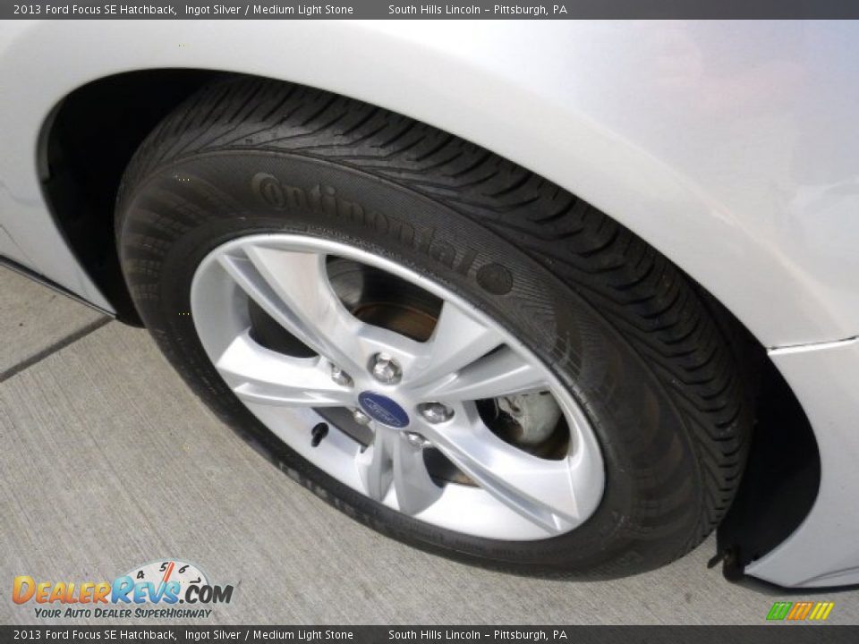 2013 Ford Focus SE Hatchback Ingot Silver / Medium Light Stone Photo #9