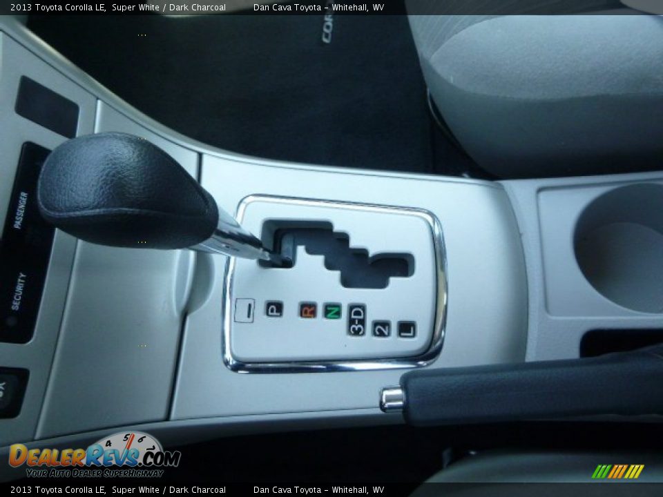 2013 Toyota Corolla LE Super White / Dark Charcoal Photo #17