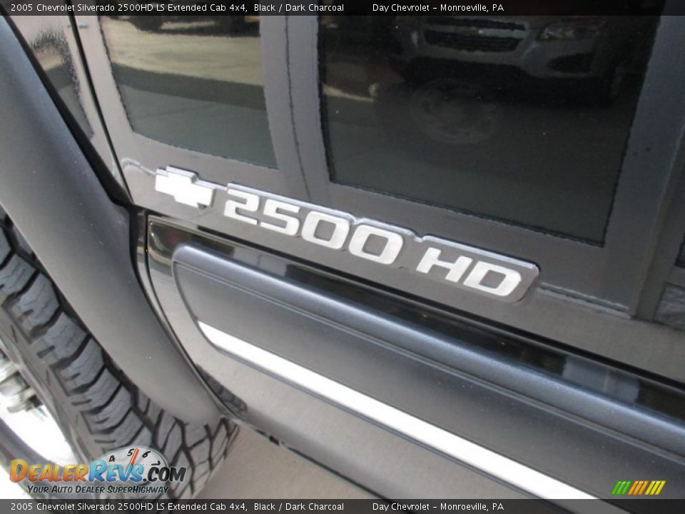 2005 Chevrolet Silverado 2500HD LS Extended Cab 4x4 Black / Dark Charcoal Photo #11