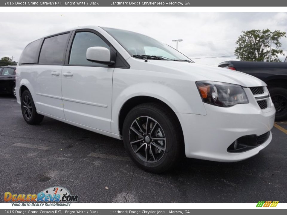 Front 3/4 View of 2016 Dodge Grand Caravan R/T Photo #4