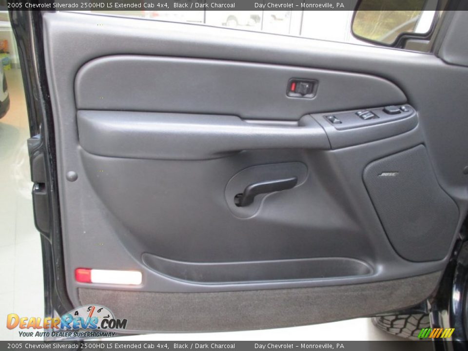 2005 Chevrolet Silverado 2500HD LS Extended Cab 4x4 Black / Dark Charcoal Photo #18