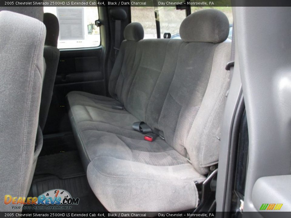 2005 Chevrolet Silverado 2500HD LS Extended Cab 4x4 Black / Dark Charcoal Photo #20