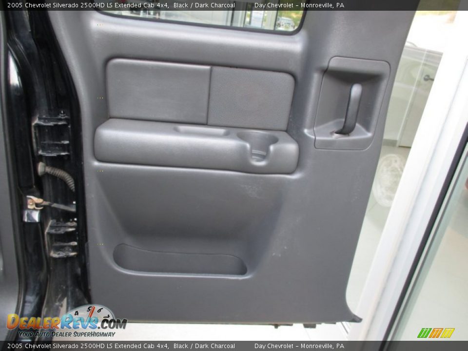 2005 Chevrolet Silverado 2500HD LS Extended Cab 4x4 Black / Dark Charcoal Photo #21