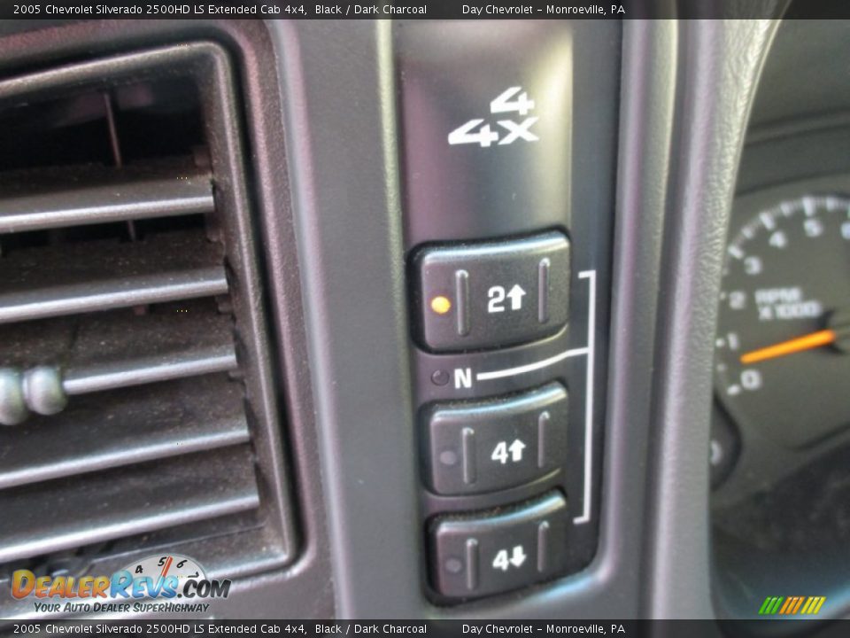 2005 Chevrolet Silverado 2500HD LS Extended Cab 4x4 Black / Dark Charcoal Photo #23